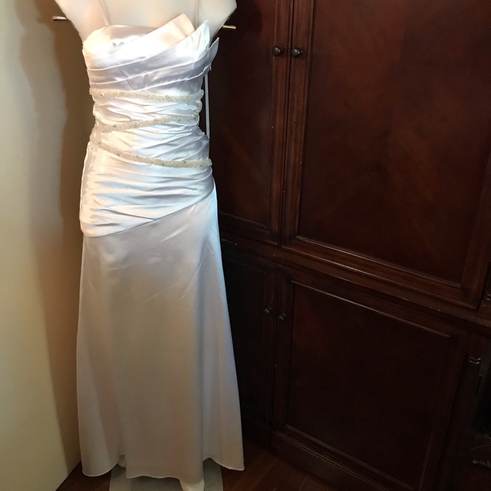 🆕 Fanny Fashion White Gown-Small